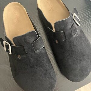 Universal Thread Black Suede Mules